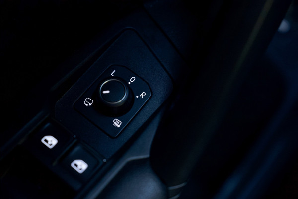 Volkswagen Tiguan 1.5 TSI R-Line Business+ 3x R-Line/Pano/Virtual/IQ Light/Leder/Sfeerverlichting/Keyless/APK/Bomvol!