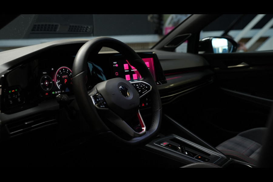 Volkswagen Golf 2.0 TSI GTI IQ LIGHTS/HARMAN KARDON/CARPLAY/BLINDSPOT/STOELVERWARMING/APK/245PK