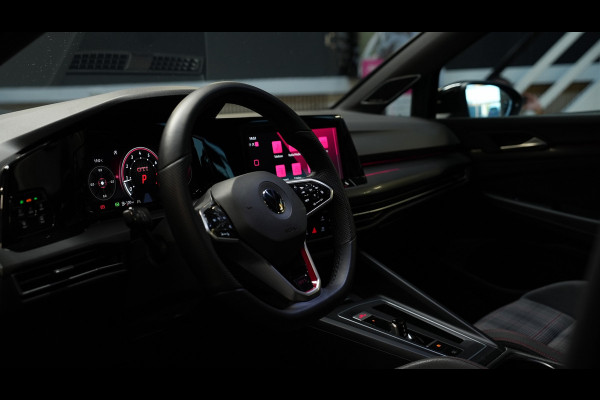 Volkswagen Golf 2.0 TSI GTI IQ LIGHTS/HARMAN KARDON/CARPLAY/BLINDSPOT/STOELVERWARMING/APK/245PK