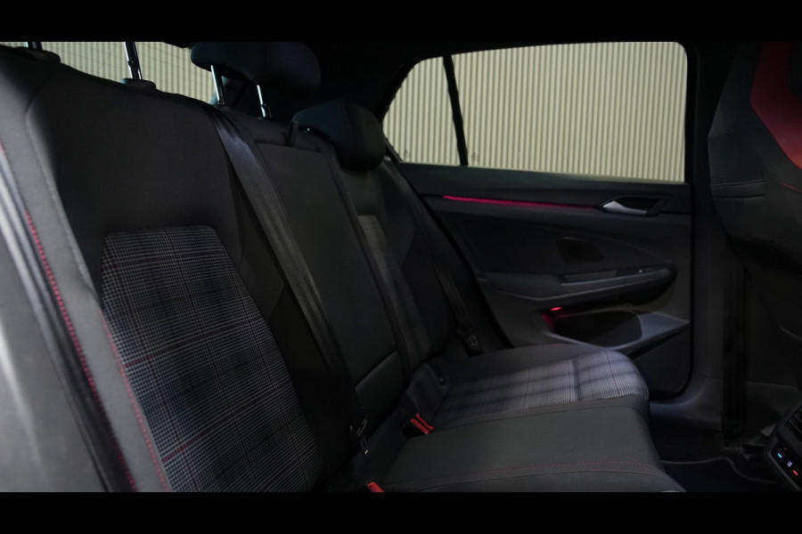 Volkswagen Golf 2.0 TSI GTI IQ LIGHTS/HARMAN KARDON/CARPLAY/BLINDSPOT/STOELVERWARMING/APK/245PK