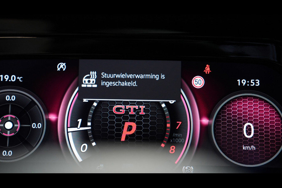 Volkswagen Golf 2.0 TSI GTI IQ LIGHTS/HARMAN KARDON/CARPLAY/BLINDSPOT/STOELVERWARMING/APK/245PK