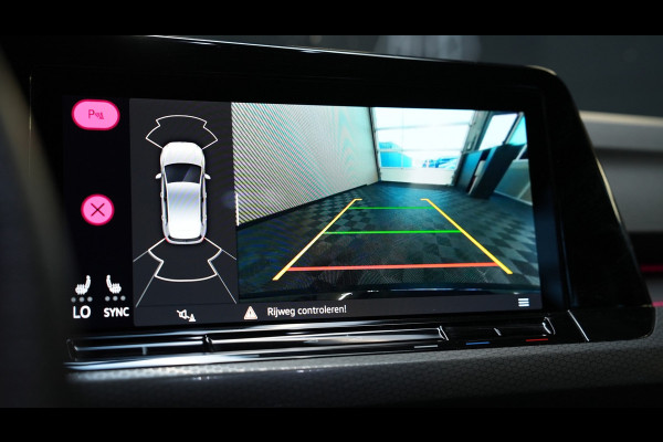 Volkswagen Golf 2.0 TSI GTI IQ LIGHTS/HARMAN KARDON/CARPLAY/BLINDSPOT/STOELVERWARMING/APK/245PK