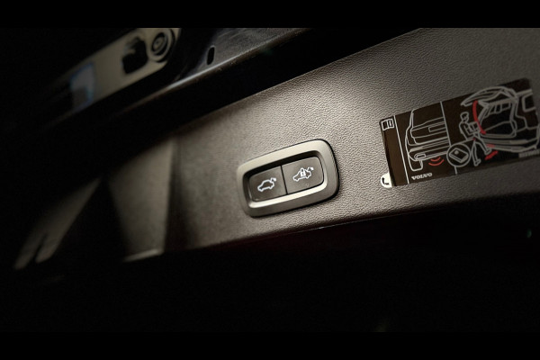 Volvo XC40 1.5 T4 Recharge | Trekhaak| Dodehoek |ACC | Carplay | Elektrische kofferklep| Camera achter