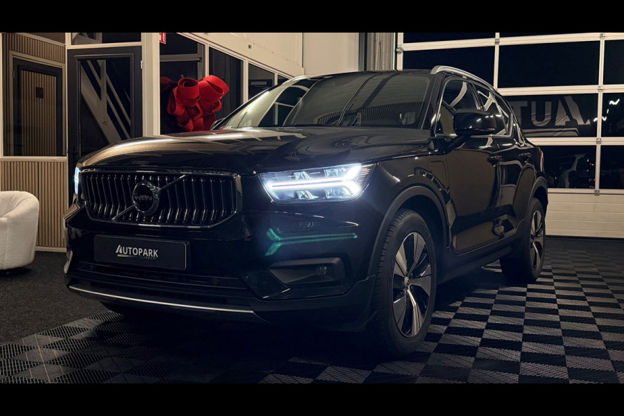 Volvo XC40 1.5 T4 Recharge | Trekhaak| Dodehoek |ACC | Carplay | Elektrische kofferklep| Camera achter