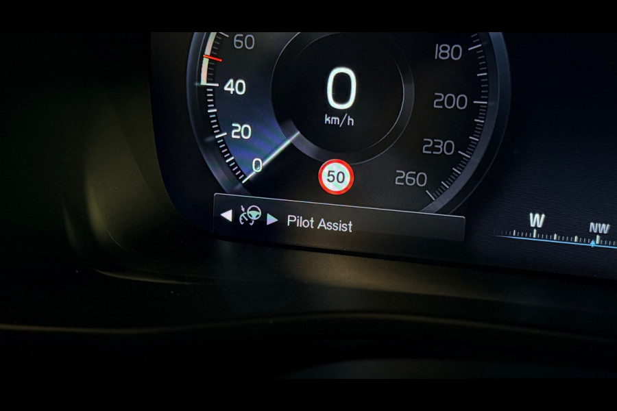 Volvo XC40 1.5 T4 Recharge | Trekhaak| Dodehoek |ACC | Carplay | Elektrische kofferklep| Camera achter