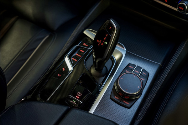BMW 5 Serie 520i M-Sport PANO/HUD/360CAM/GARANTIE 2027/MEMORY/SFEERVERLICHTING/BOMVOL!