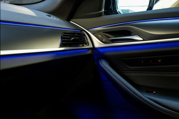 BMW 5 Serie 520i M-Sport PANO/HUD/360CAM/GARANTIE 2027/MEMORY/SFEERVERLICHTING/BOMVOL!