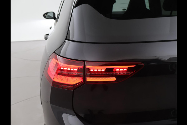 Volkswagen Golf R 2.0 TSI R 4MOTION 320 PK + AKRAPOVIC UITLAAT | PANORAMA | STOELVENTILATIE | HARMAN/KARDON | NAPPA LEDER