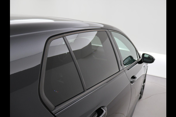Volkswagen Golf R 2.0 TSI R 4MOTION 320 PK + AKRAPOVIC UITLAAT | PANORAMA | STOELVENTILATIE | HARMAN/KARDON | NAPPA LEDER