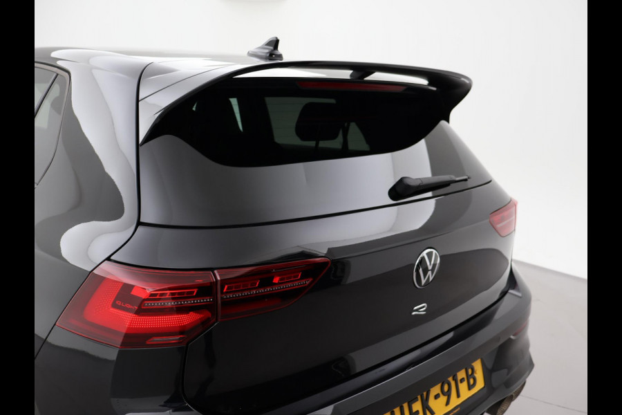 Volkswagen Golf R 2.0 TSI R 4MOTION 320 PK + AKRAPOVIC UITLAAT | PANORAMA | STOELVENTILATIE | HARMAN/KARDON | NAPPA LEDER