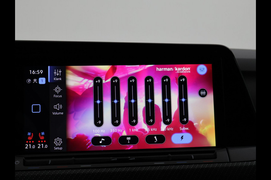 Volkswagen Golf R 2.0 TSI R 4MOTION 320 PK + AKRAPOVIC UITLAAT | PANORAMA | STOELVENTILATIE | HARMAN/KARDON | NAPPA LEDER