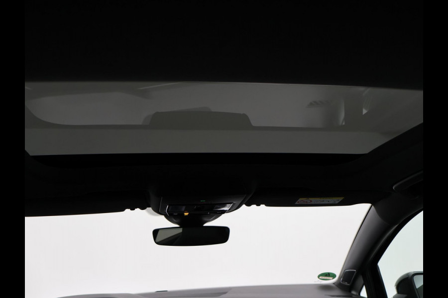 Volkswagen Golf R 2.0 TSI R 4MOTION 320 PK + AKRAPOVIC UITLAAT | PANORAMA | STOELVENTILATIE | HARMAN/KARDON | NAPPA LEDER