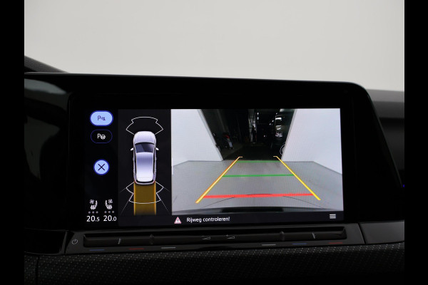 Volkswagen Golf R 2.0 TSI R 4MOTION 320 PK + AKRAPOVIC UITLAAT | PANORAMA | STOELVENTILATIE | HARMAN/KARDON | NAPPA LEDER