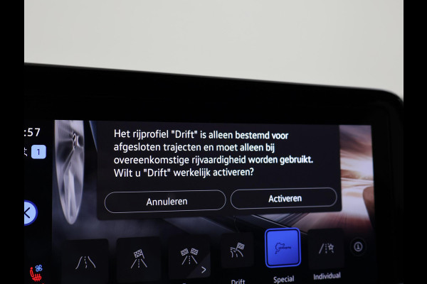 Volkswagen Golf R 2.0 TSI R 4MOTION 320 PK + AKRAPOVIC UITLAAT | PANORAMA | STOELVENTILATIE | HARMAN/KARDON | NAPPA LEDER