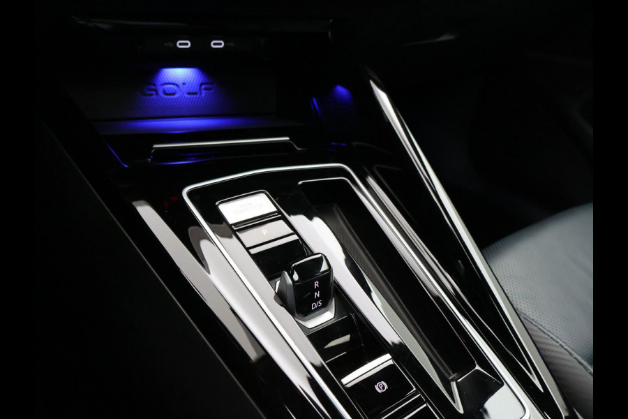 Volkswagen Golf R 2.0 TSI R 4MOTION 320 PK + AKRAPOVIC UITLAAT | PANORAMA | STOELVENTILATIE | HARMAN/KARDON | NAPPA LEDER