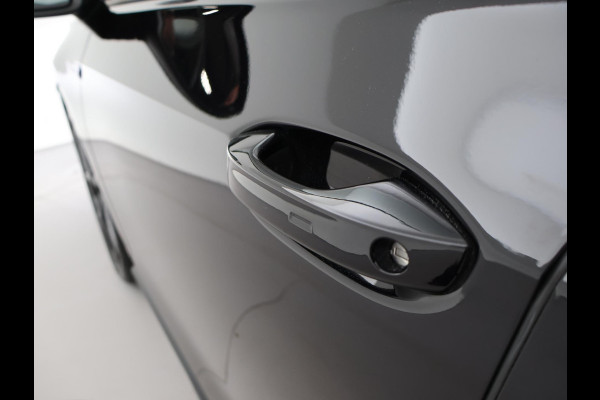 Volkswagen Golf R 2.0 TSI R 4MOTION 320 PK + AKRAPOVIC UITLAAT | PANORAMA | STOELVENTILATIE | HARMAN/KARDON | NAPPA LEDER