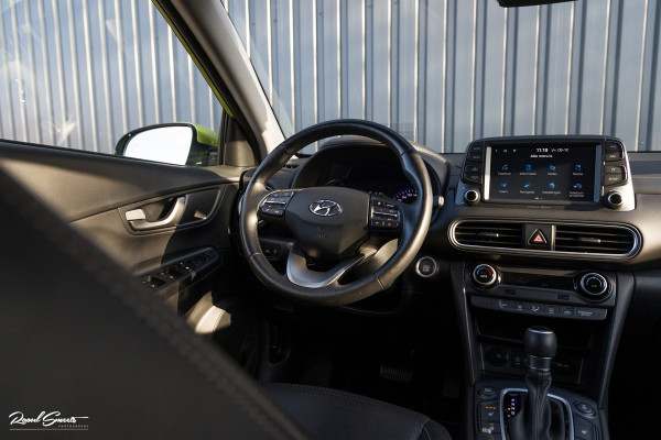 Hyundai Kona 1.6 T-GDI 4WD Premium | Trekhaak | Keyless | Primium audio | Blis | Apple carplay |