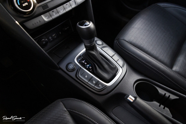 Hyundai Kona 1.6 T-GDI 4WD Premium | Trekhaak | Keyless | Primium audio | Blis | Apple carplay |