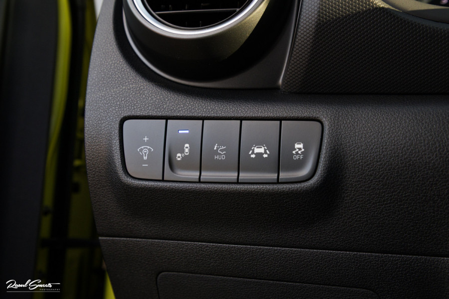 Hyundai Kona 1.6 T-GDI 4WD Premium | Trekhaak | Keyless | Primium audio | Blis | Apple carplay |