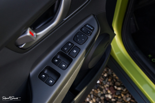 Hyundai Kona 1.6 T-GDI 4WD Premium | Trekhaak | Keyless | Primium audio | Blis | Apple carplay |