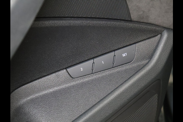 Audi e-tron 55 quattro Business edition Plus 95 kWh [TREKHAAK AFNEEMBAAR, LUCHTVERING, SCHUIFKANTELDAK, MEMORY SEATS, APPLE CARPLAY, ANDROID, SPORTSTOELEN, ADAPTIVE CRUISE, PDC V+A, STOELVERWARMING, NIEUWSTAAT]