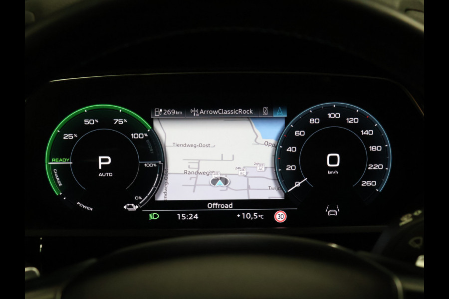 Audi e-tron 55 quattro Business edition Plus 95 kWh [TREKHAAK AFNEEMBAAR, LUCHTVERING, SCHUIFKANTELDAK, MEMORY SEATS, APPLE CARPLAY, ANDROID, SPORTSTOELEN, ADAPTIVE CRUISE, PDC V+A, STOELVERWARMING, NIEUWSTAAT]