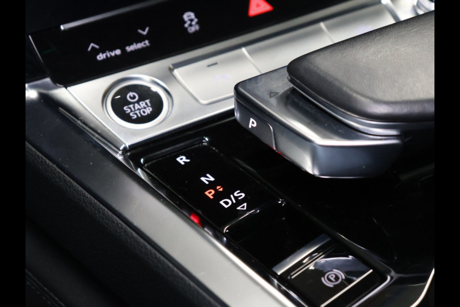 Audi e-tron 55 quattro Business edition Plus 95 kWh [TREKHAAK AFNEEMBAAR, LUCHTVERING, SCHUIFKANTELDAK, MEMORY SEATS, APPLE CARPLAY, ANDROID, SPORTSTOELEN, ADAPTIVE CRUISE, PDC V+A, STOELVERWARMING, NIEUWSTAAT]