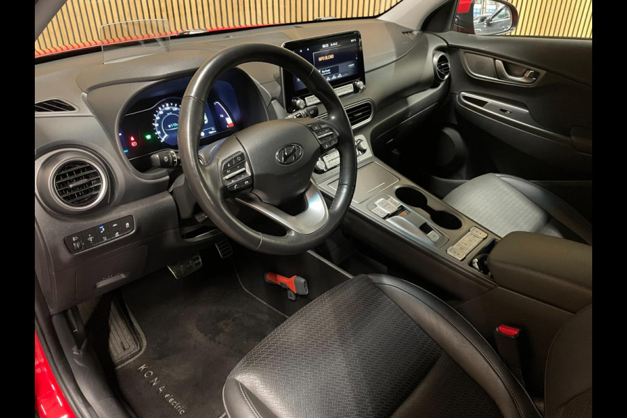 Hyundai Kona EV Premium 64 kWh|GROTE ACCU|FACELIFT|3-FASE|HUD|LEDER|ACC|KRELL|STUURVERW|STOELVERW V+A|STOELVENT.|CAMERA|CARPLAY|NL
