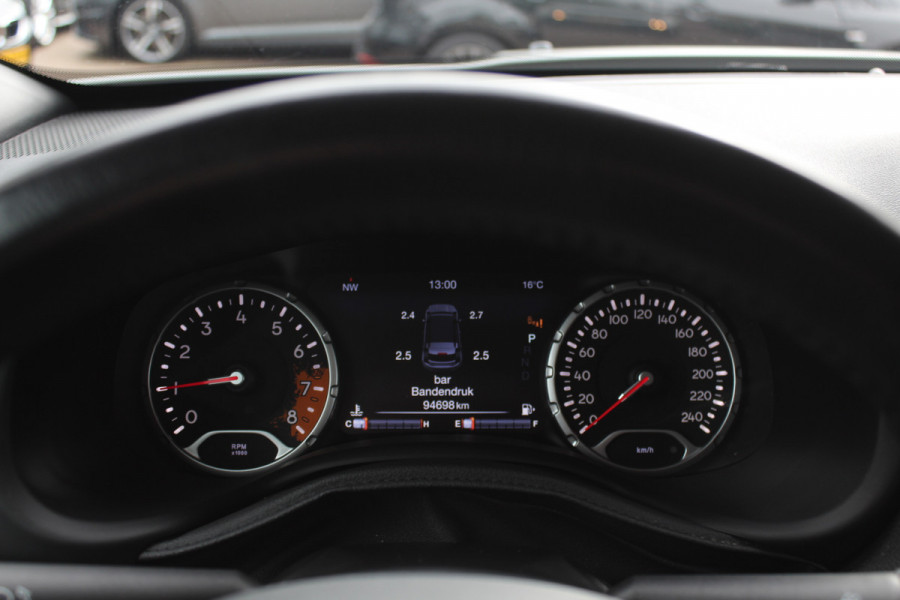 Jeep Renegade 1.4 MultiAir Limited / Nieuwe distr.riem! / Trekhaak / Navigatie / CarPlay / 17'' / Parkeerhulp V+A / DAB / ACC