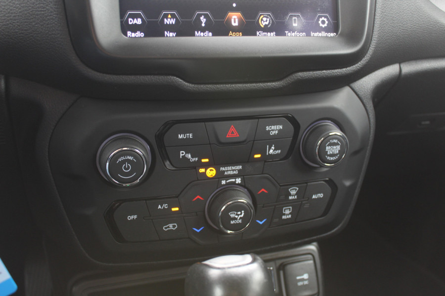 Jeep Renegade 1.4 MultiAir Limited / Nieuwe distr.riem! / Trekhaak / Navigatie / CarPlay / 17'' / Parkeerhulp V+A / DAB / ACC
