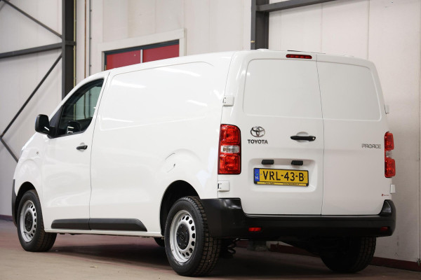 Toyota ProAce Worker 2.0 D-4D L2H1 2500KG TREKVERMOGEN