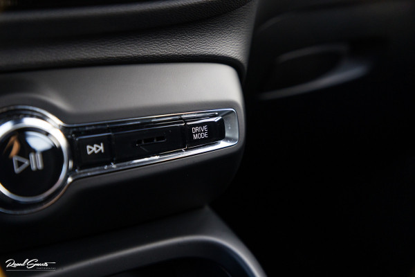 Volvo XC40 1.5 T4 Plug-in hybrid Plus Bright | Adaptieve Cruise | Harman Kardon | Memory | Blis |