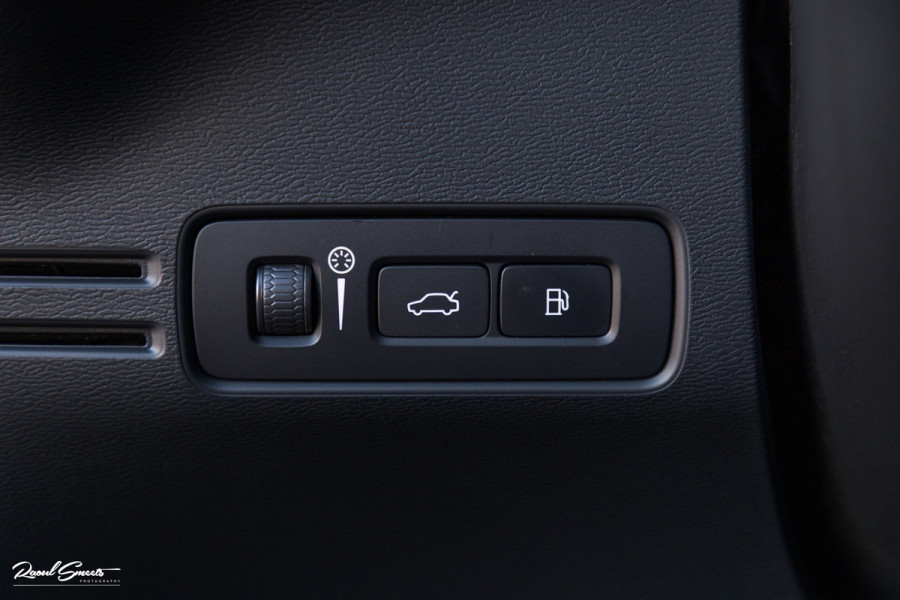 Volvo XC40 1.5 T4 Plug-in hybrid Plus Bright | Adaptieve Cruise | Harman Kardon | Memory | Blis |