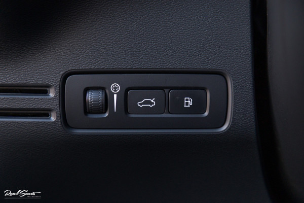 Volvo XC40 1.5 T4 Plug-in hybrid Plus Bright | Adaptieve Cruise | Harman Kardon | Memory | Blis |