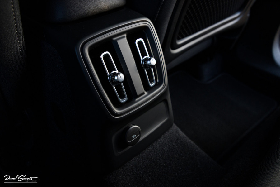 Volvo XC40 1.5 T4 Plug-in hybrid Plus Bright | Adaptieve Cruise | Harman Kardon | Memory | Blis |