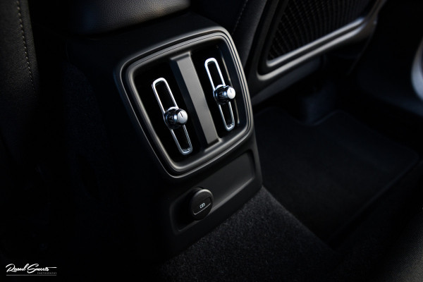 Volvo XC40 1.5 T4 Plug-in hybrid Plus Bright | Adaptieve Cruise | Harman Kardon | Memory | Blis |