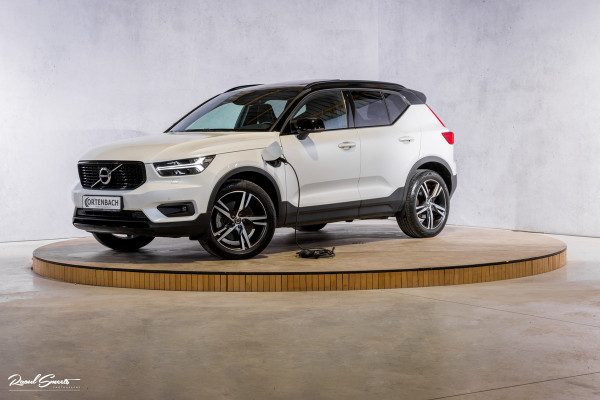 Volvo XC40 1.5 T5 Recharge R-Design | Adaptieve cruise | Panorama dak | Zwenkbare trekhaak | Memory | Blis |