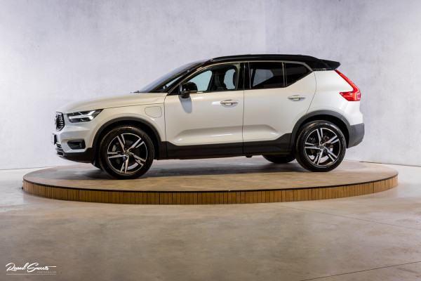 Volvo XC40 1.5 T5 Recharge R-Design | Adaptieve cruise | Panorama dak | Zwenkbare trekhaak | Memory | Blis |