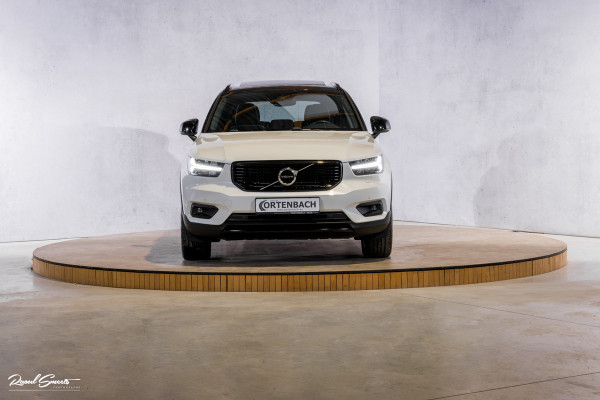 Volvo XC40 1.5 T5 Recharge R-Design | Adaptieve cruise | Panorama dak | Zwenkbare trekhaak | Memory | Blis |