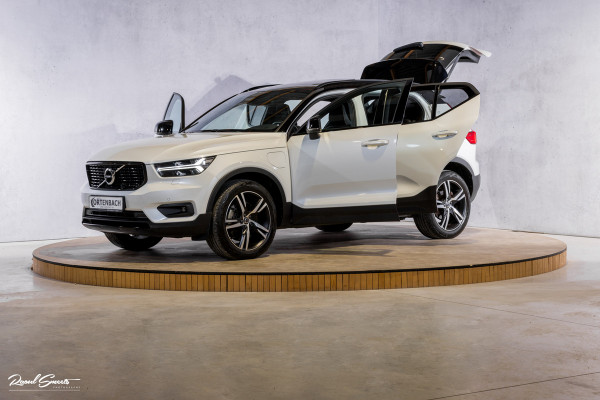 Volvo XC40 1.5 T5 Recharge R-Design | Adaptieve cruise | Panorama dak | Zwenkbare trekhaak | Memory | Blis |