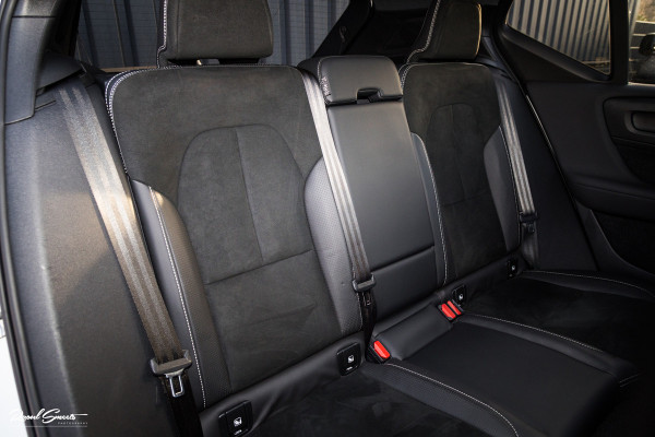 Volvo XC40 1.5 T5 Recharge R-Design | Adaptieve cruise | Panorama dak | Zwenkbare trekhaak | Memory | Blis |