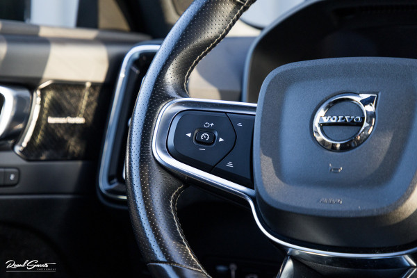 Volvo XC40 1.5 T5 Recharge R-Design | Adaptieve cruise | Panorama dak | Zwenkbare trekhaak | Memory | Blis |