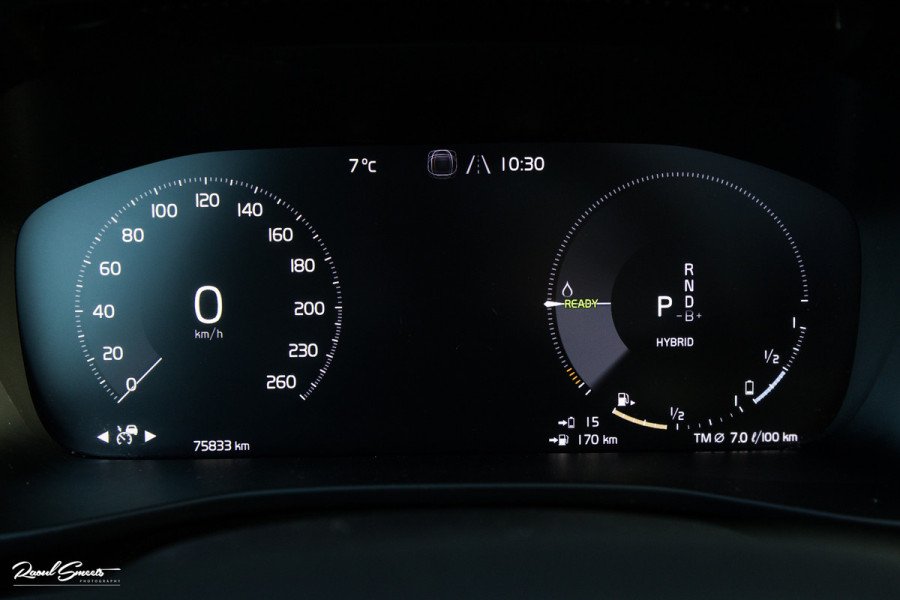 Volvo XC40 1.5 T5 Recharge R-Design | Adaptieve cruise | Panorama dak | Zwenkbare trekhaak | Memory | Blis |