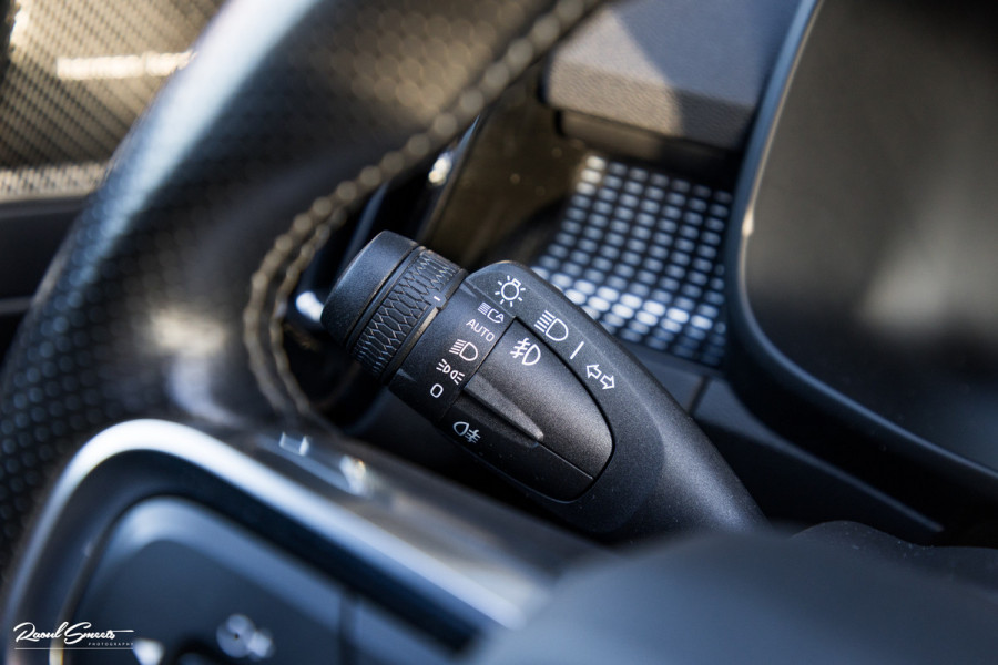 Volvo XC40 1.5 T5 Recharge R-Design | Adaptieve cruise | Panorama dak | Zwenkbare trekhaak | Memory | Blis |