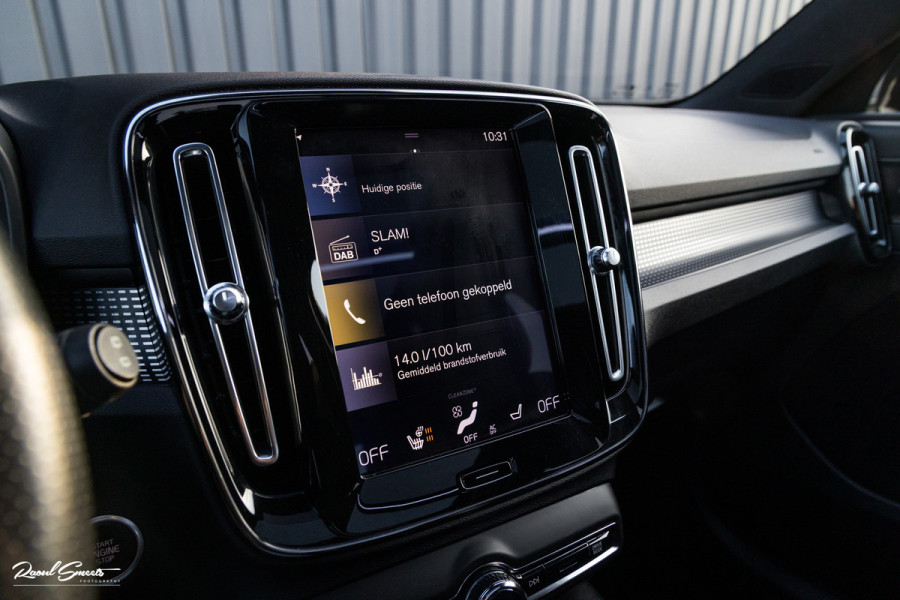 Volvo XC40 1.5 T5 Recharge R-Design | Adaptieve cruise | Panorama dak | Zwenkbare trekhaak | Memory | Blis |