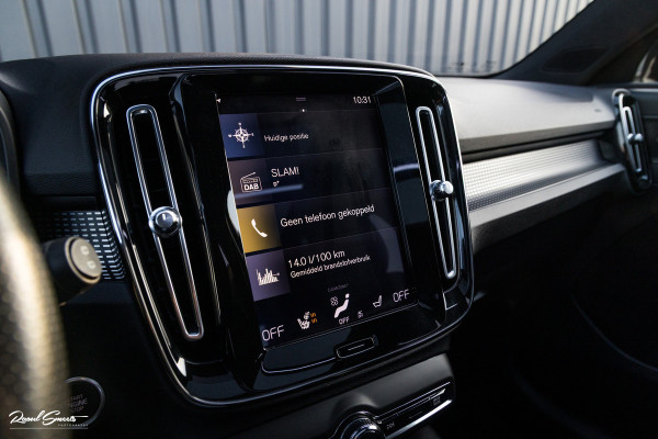 Volvo XC40 1.5 T5 Recharge R-Design | Adaptieve cruise | Panorama dak | Zwenkbare trekhaak | Memory | Blis |