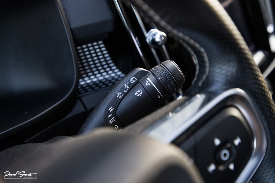 Volvo XC40 1.5 T5 Recharge R-Design | Adaptieve cruise | Panorama dak | Zwenkbare trekhaak | Memory | Blis |