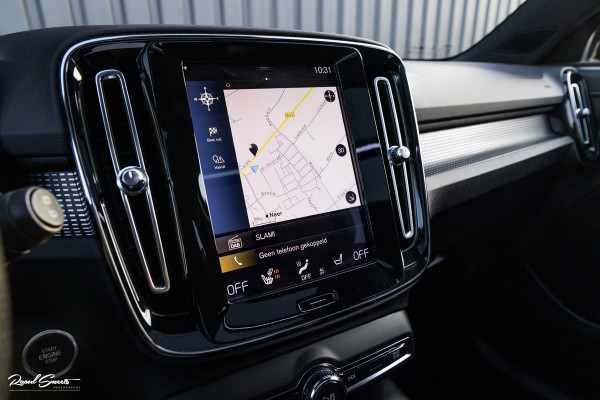 Volvo XC40 1.5 T5 Recharge R-Design | Adaptieve cruise | Panorama dak | Zwenkbare trekhaak | Memory | Blis |