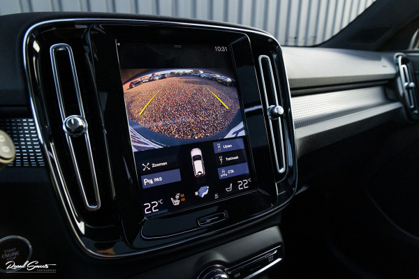 Volvo XC40 1.5 T5 Recharge R-Design | Adaptieve cruise | Panorama dak | Zwenkbare trekhaak | Memory | Blis |