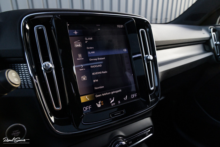Volvo XC40 1.5 T5 Recharge R-Design | Adaptieve cruise | Panorama dak | Zwenkbare trekhaak | Memory | Blis |